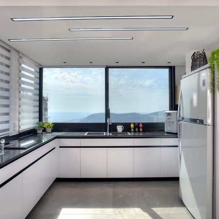 Open Skys Vila Safed Exterior foto