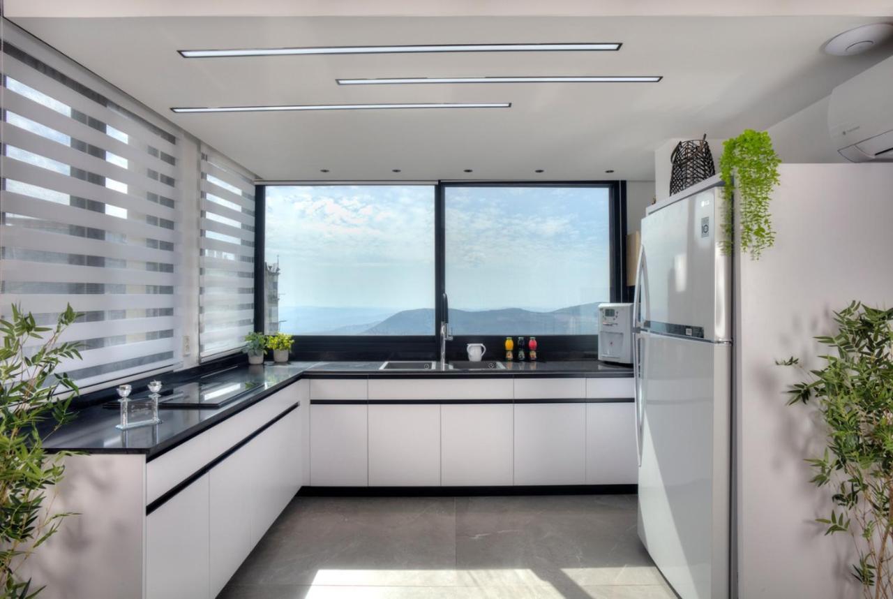 Open Skys Vila Safed Exterior foto